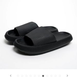Womens pillow slides size 9